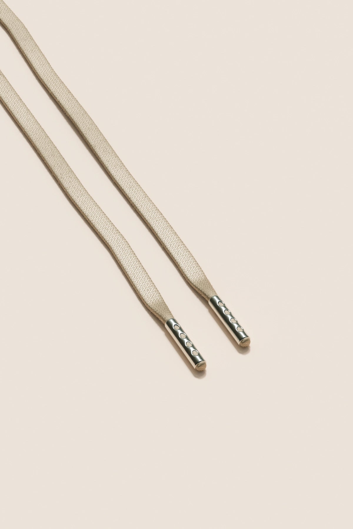 Senkels Beinhvit 3mm Flate voksede skolisser med Nikkel-dupper