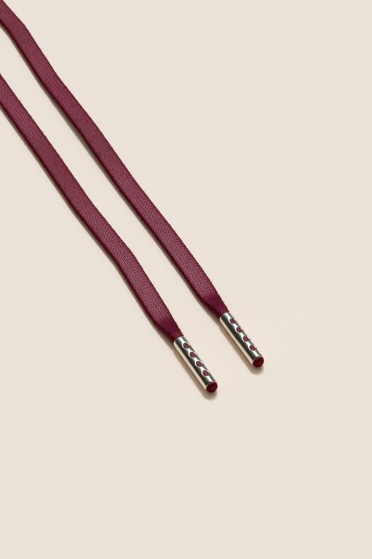 Senkels Bordeaux 3mm Flate voksede skolisser med Nikkel-dupper