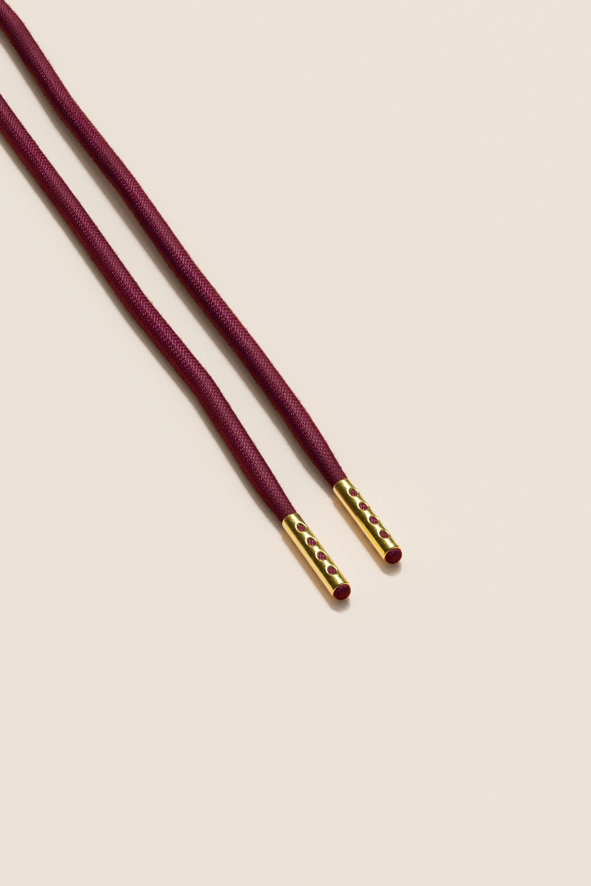 Senkels Bordeaux 4mm Runde voksede skolisser med Gull-dupper