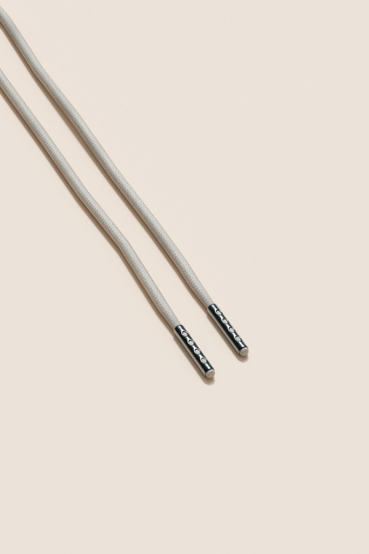 Senkels Nikkelgrå 2.5mm Runde voksede skolisser med Svart nikkel-dupper