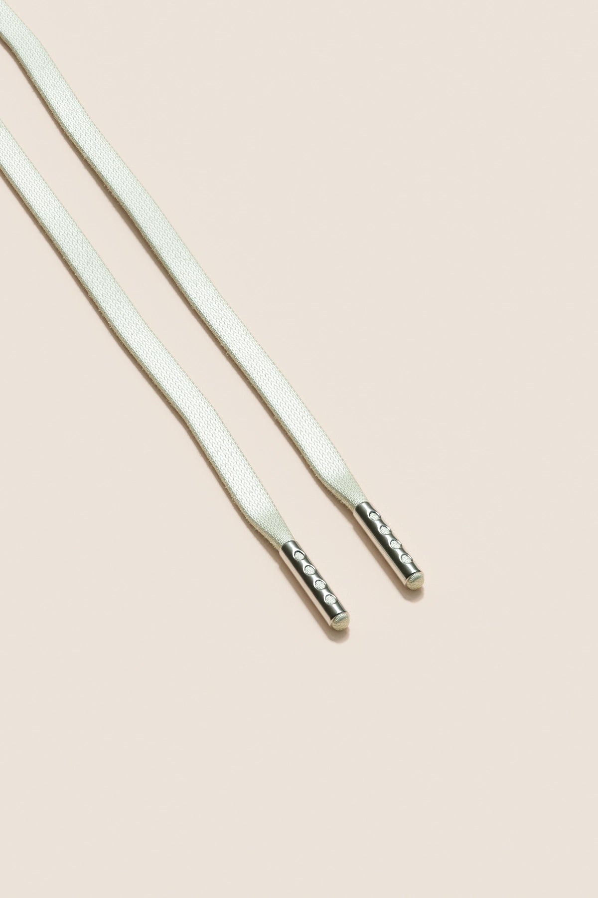 Senkels Offwhite 3mm Flate voksede skolisser med Nikkel-dupper