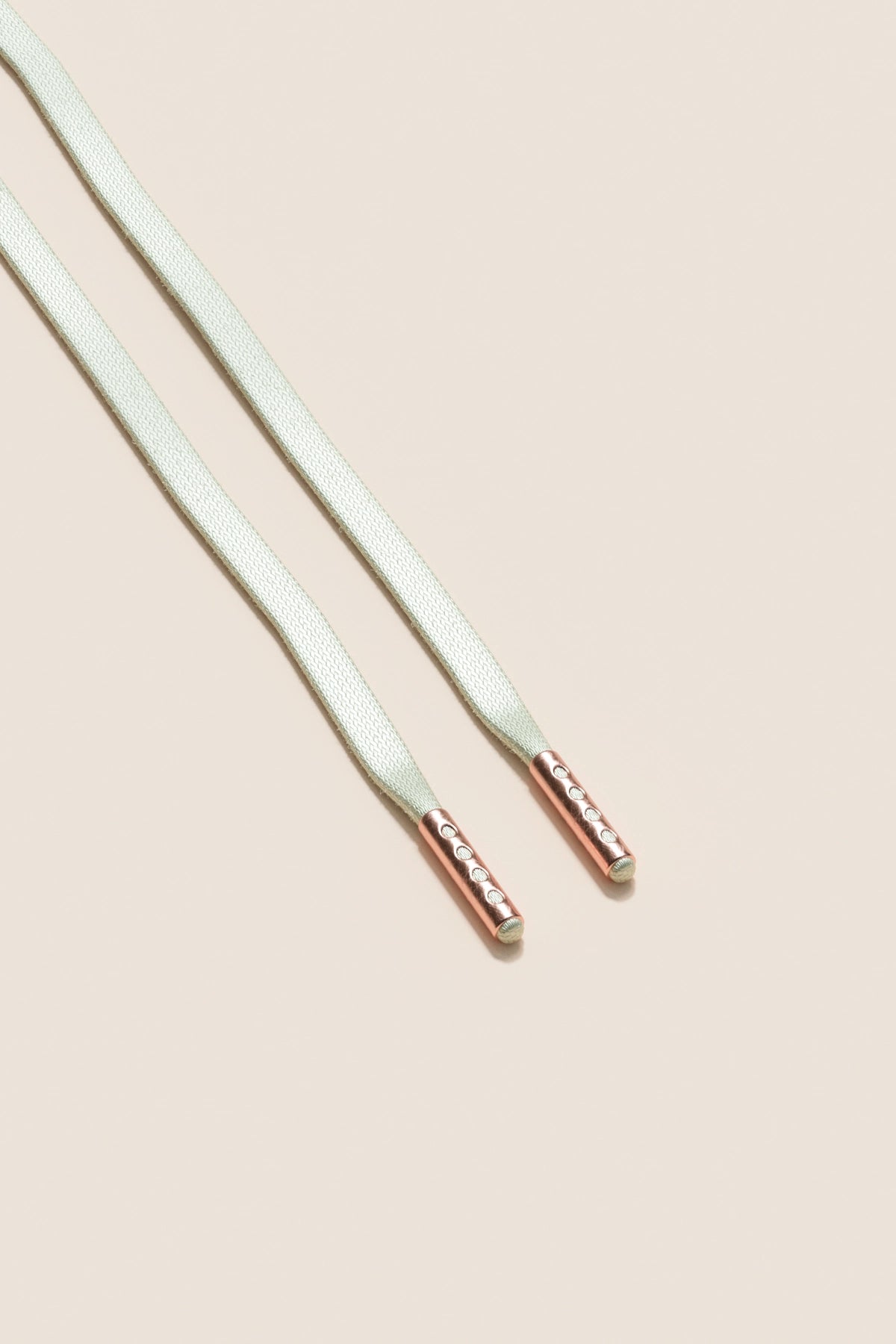 Senkels Offwhite 3mm Flate voksede skolisser med Rosegull-dupper