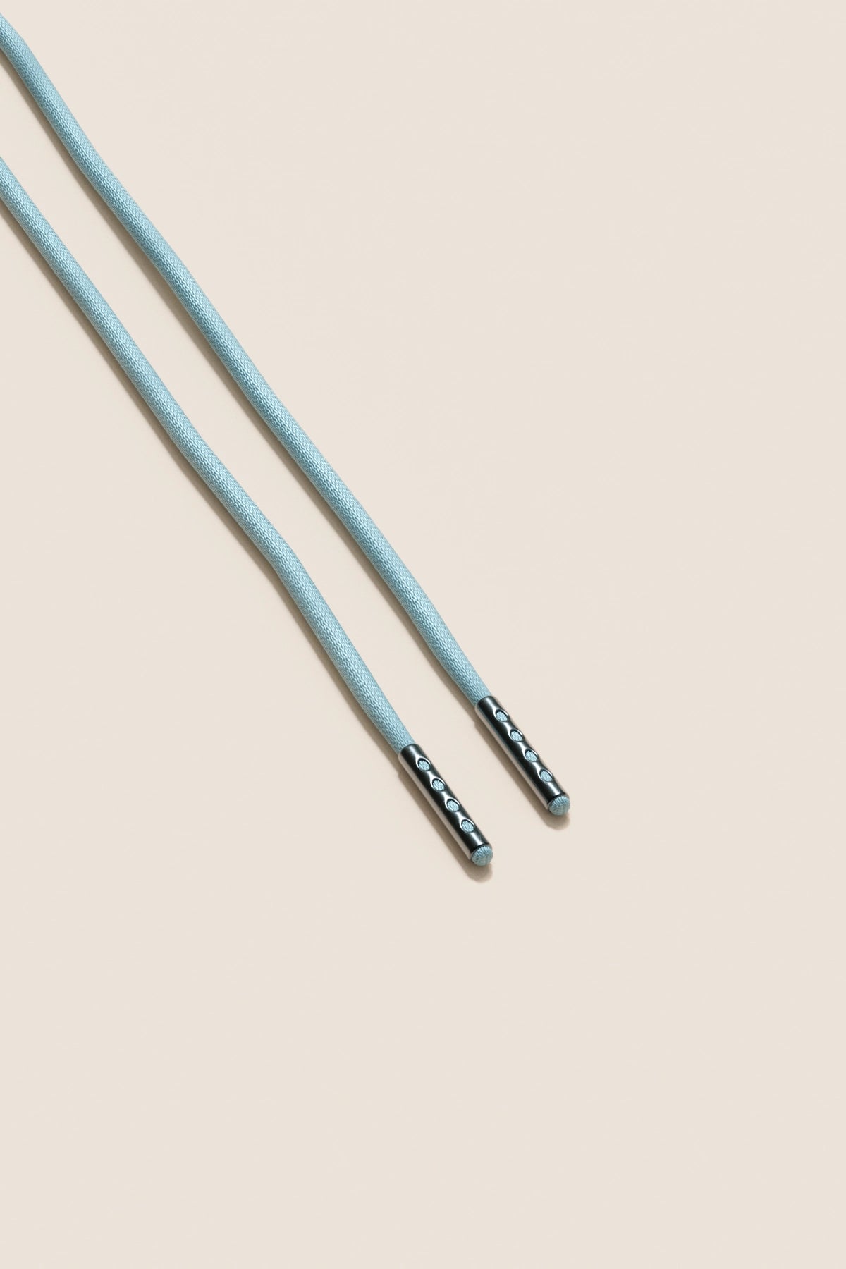 Senkels Pastellblå 2.5mm Runde voksede skolisser med Svart nikkel-dupper