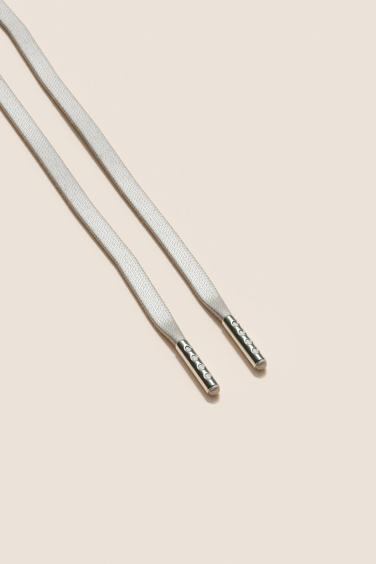Senkels Nikkelgrå 3mm Flate voksede skolisser med Nikkel-dupper