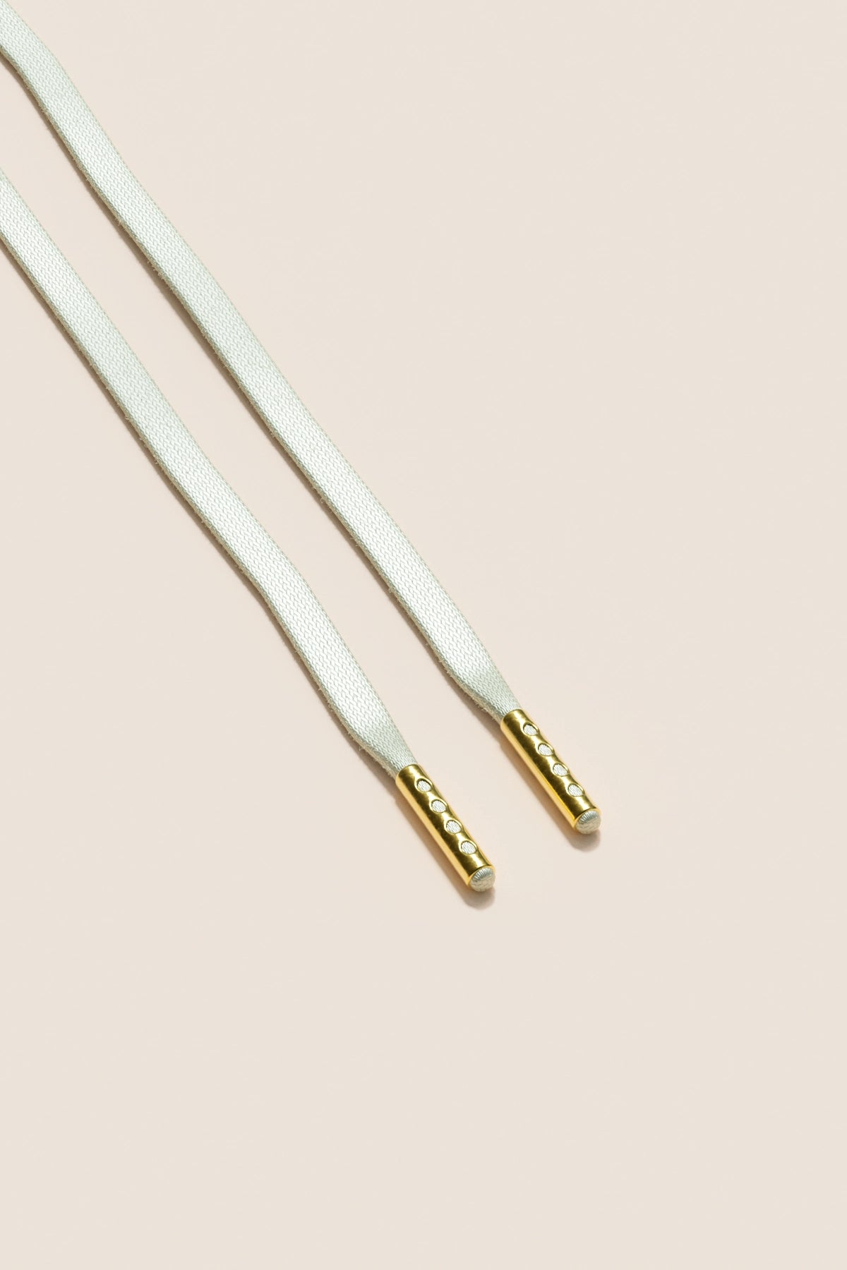 Senkels Offwhite 3mm Flate voksede skolisser med Gull-dupper