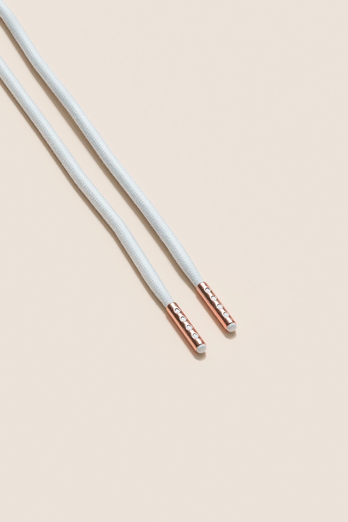 Senkels Hvit 4mm Runde voksede skolisser med Rosegull-dupper